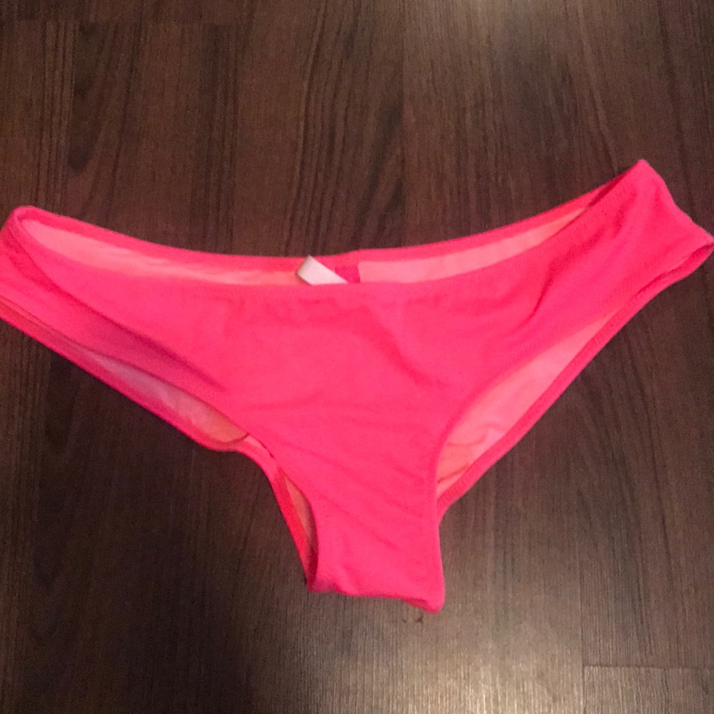 Cheeky bikini bottoms
